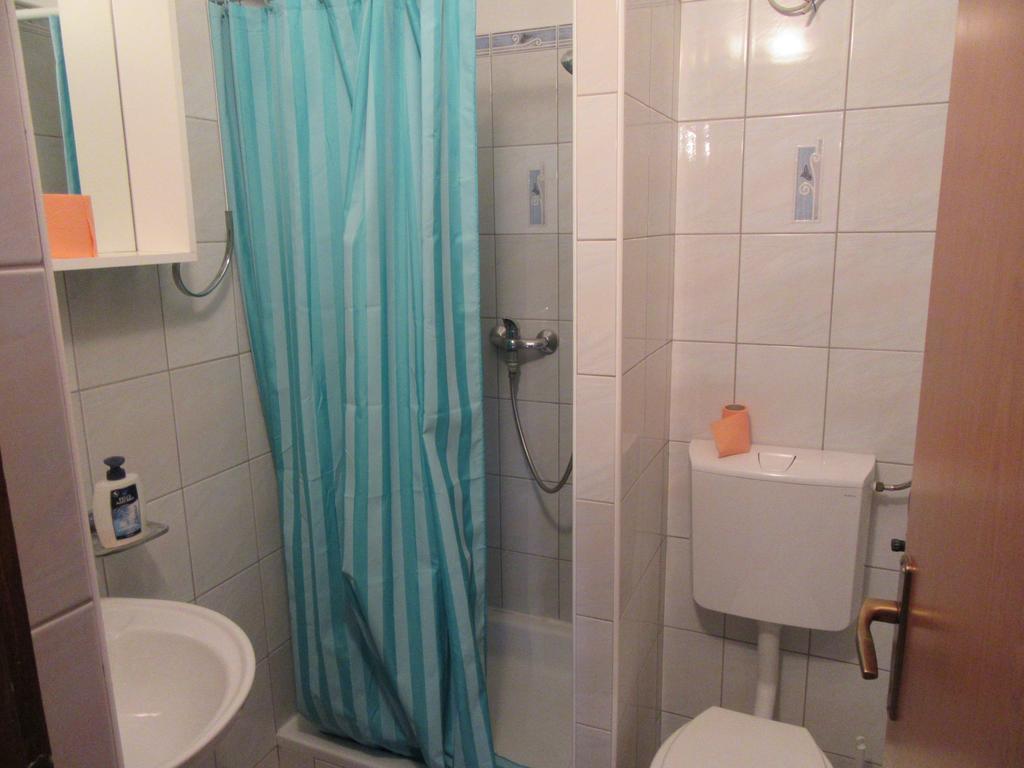 Apartments Leon Ražanac エクステリア 写真