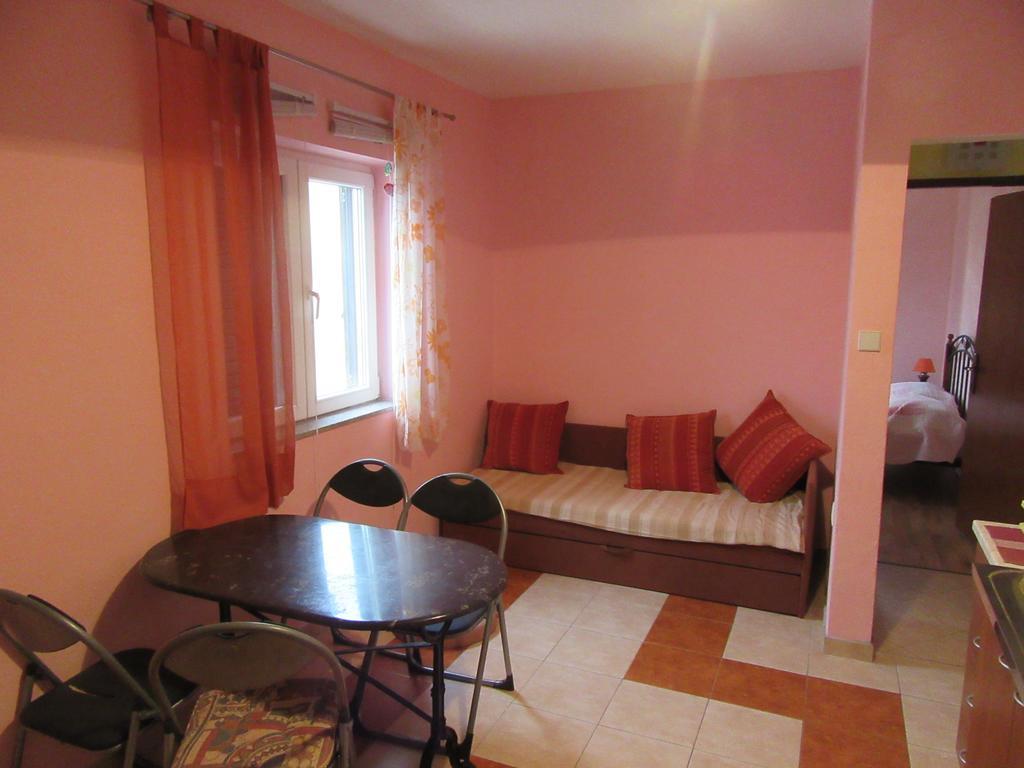 Apartments Leon Ražanac エクステリア 写真