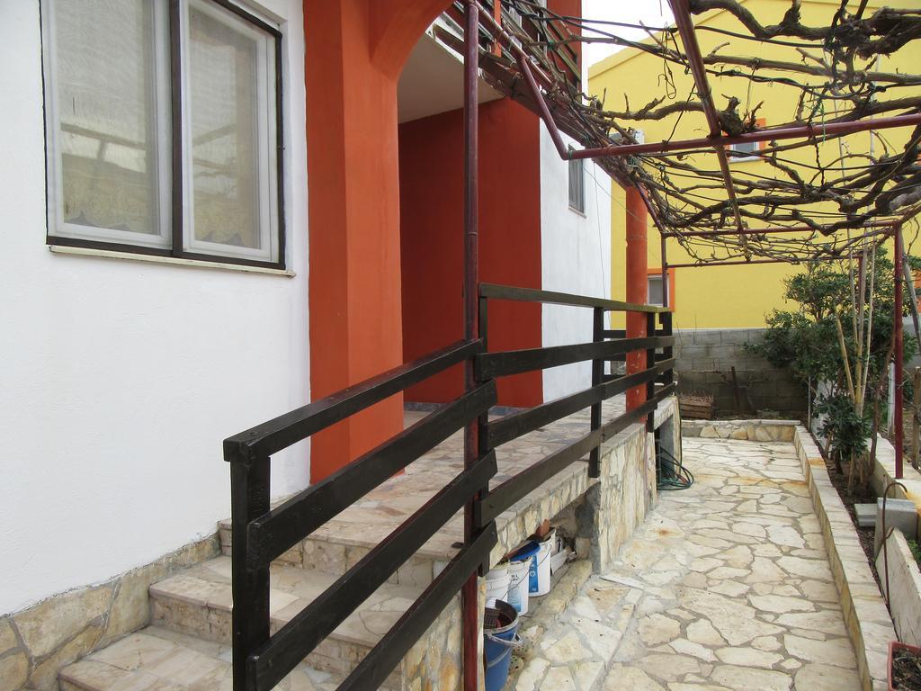 Apartments Leon Ražanac エクステリア 写真