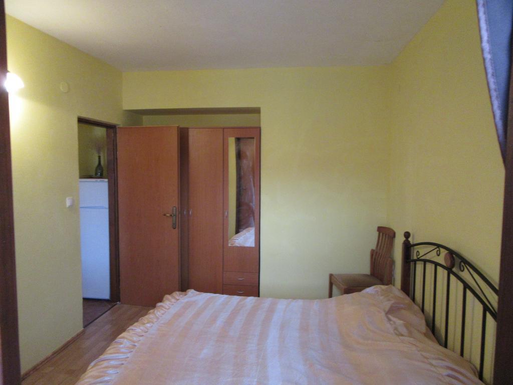 Apartments Leon Ražanac エクステリア 写真