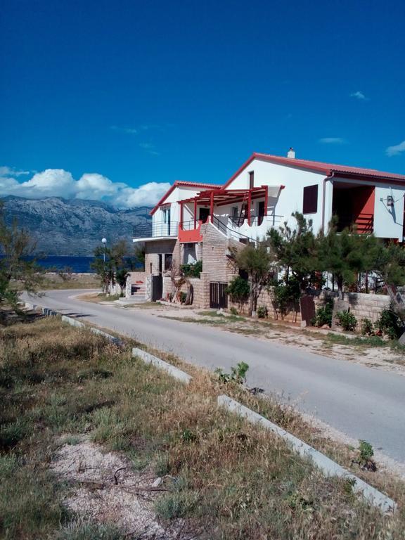 Apartments Leon Ražanac エクステリア 写真