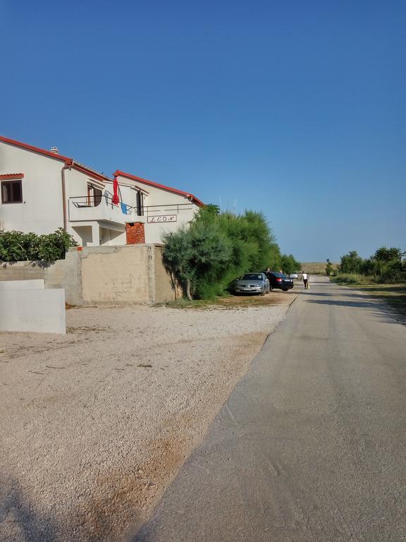 Apartments Leon Ražanac エクステリア 写真