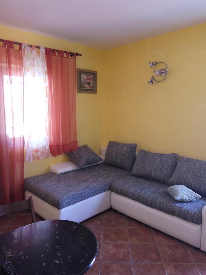 Apartments Leon Ražanac エクステリア 写真